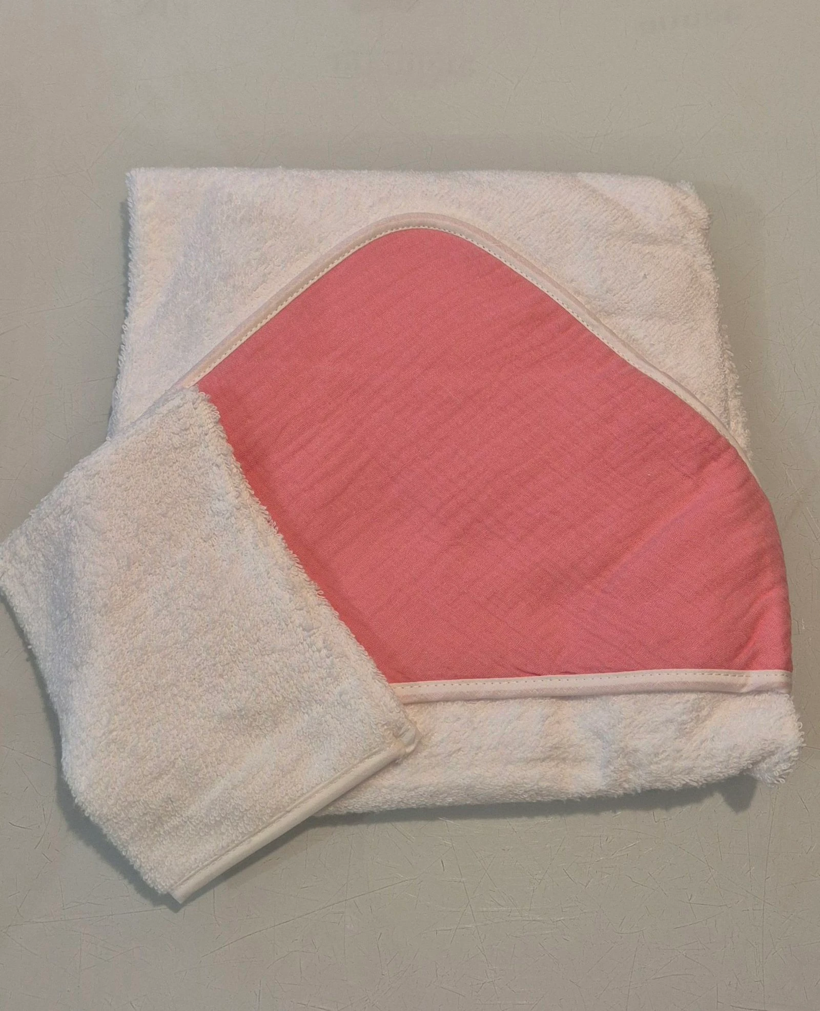 Cape de bain + gant de toilette personnalisable 